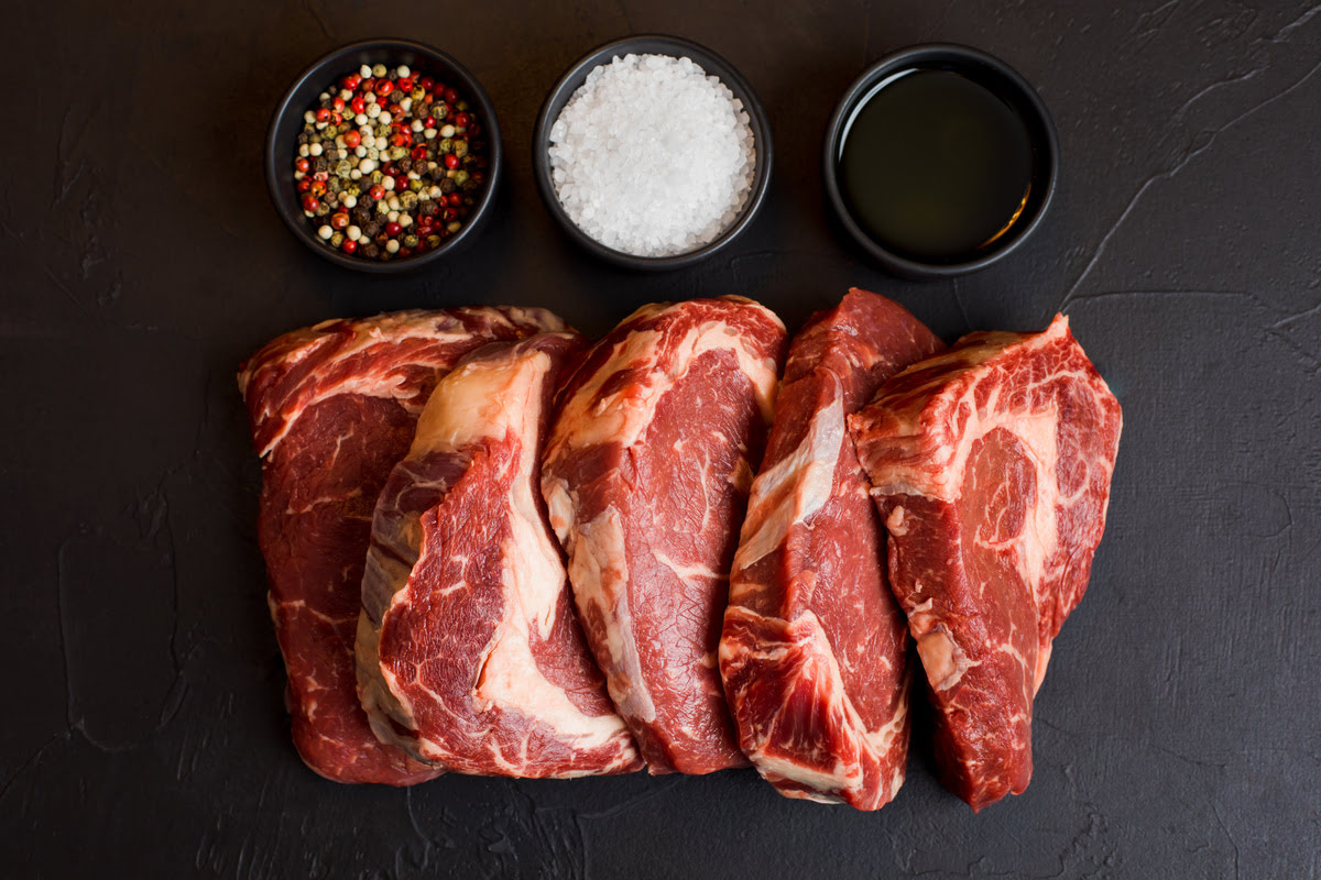Jak rozpoznać świeże mięso? Poradnik świadomego konsumenta
